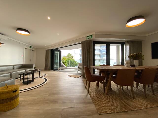 Lux 3BR Apt w/ City&Ocean Views gallery image 3