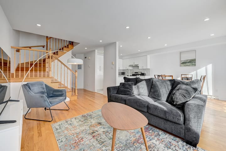 Le Nid Familial Des Hirondelles - Pointe-Claire