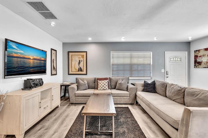 Luxury Vacation Home 3Bed 2Bath gallery image 2