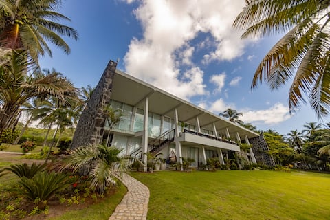 High-End House with Pool and Sea Access