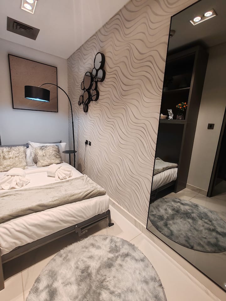 Naš krevet na razvlačenje... pretvara radnu sobu u spavaću sobu.