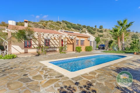 Casa Esta: 3BR Villa with Panoramic Views and Pool
