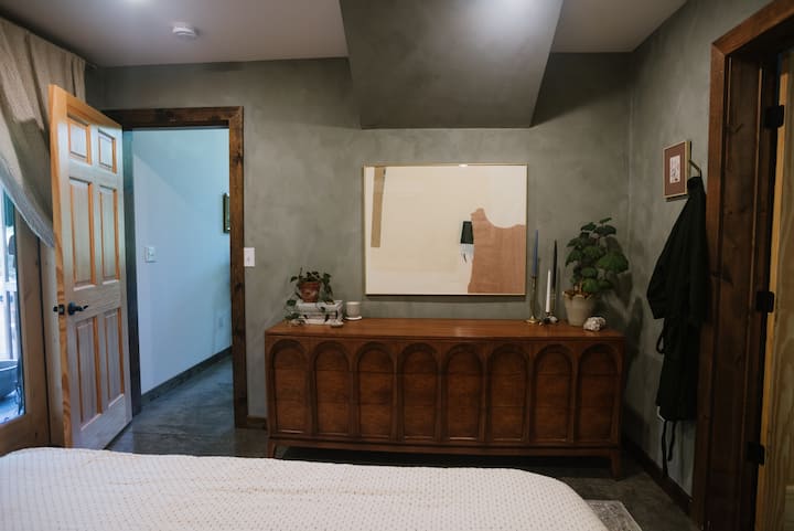 שידה מודרנית בת 9 מגירות מאמצע המאה