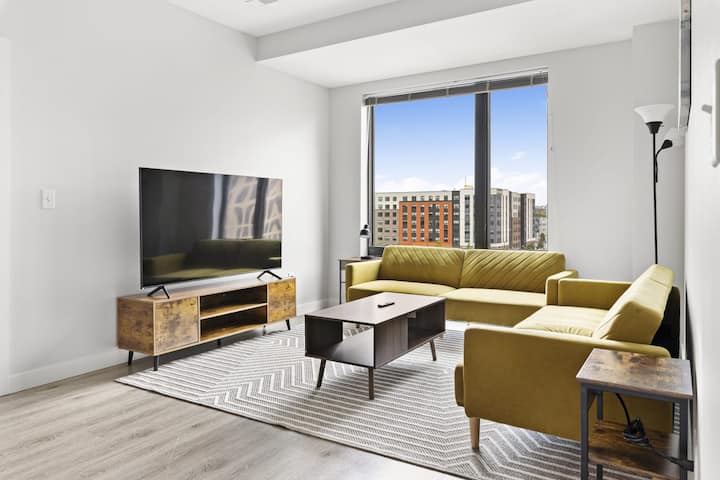Open View Modern 2br 2ba Unit Assembly Row - Boston