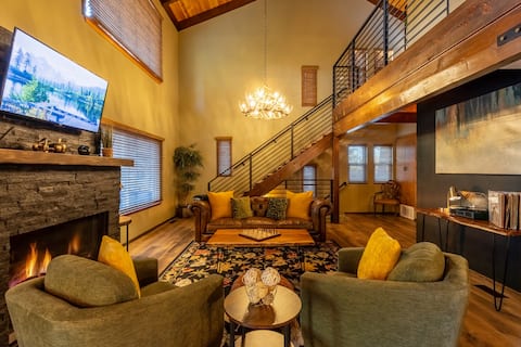 Successful Airbnb property: Mountain Cabin, Fishing, Disc Golf, Fire Pit, EV in Running Springs