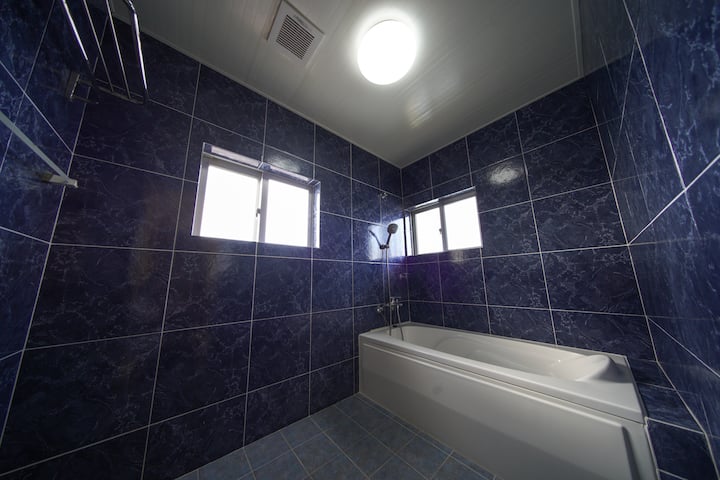 広いバスルーム。