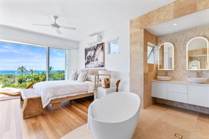 Newly Renovated Hi-End Water Views & Private Pool