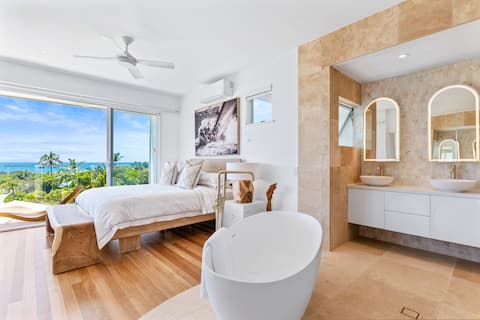 Newly Renovated Hi-End Water Views & Private Pool