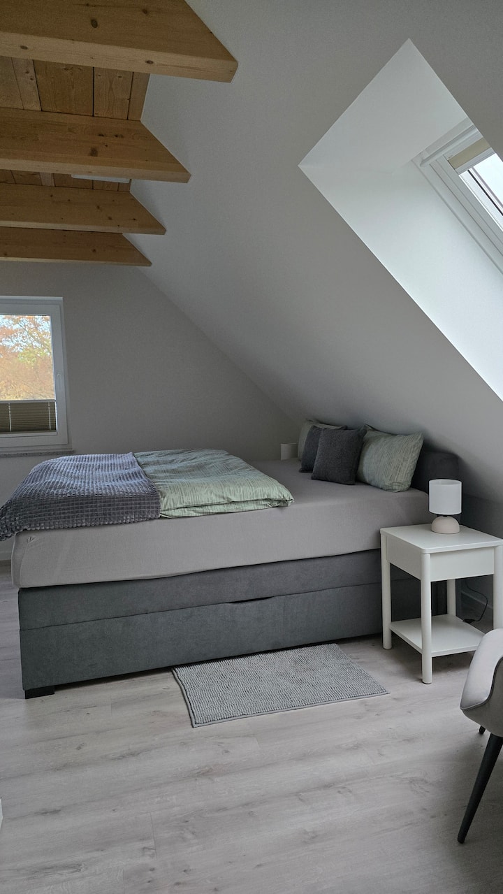 高品质的弹簧床尺寸为180x200厘米。