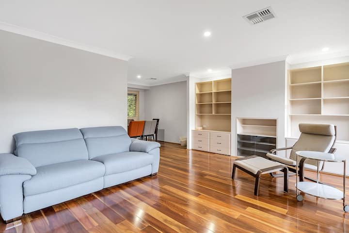 3br| Free Parking+privateyard| 16 Min To Lane Cove - Ryde