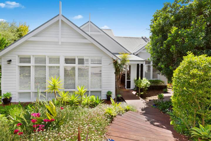 Hamptons Hughes, Beach, Gas Heated Pool, Sorrento gallery image 3