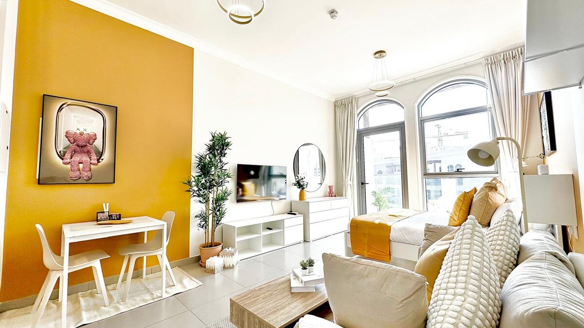 Popular Airbnb listing: Bright Studio Near Mall of Emirates in Al Barsha South Second