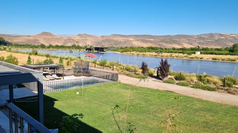 Spectacular with tennis and a lake