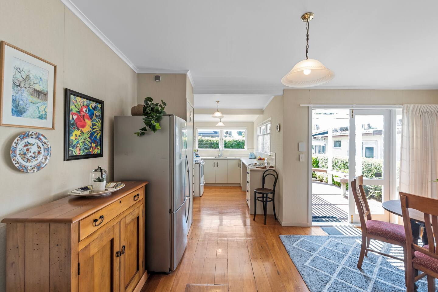 Graceful Character Cottage In The Leafy Avenues 3