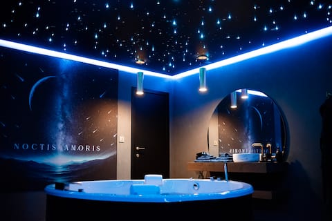 Romantic suite with Jacuzzi & starry sky