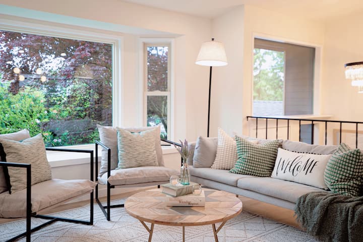 Spacious Modern Retreat W Game Room And Yard - Lynnwood, WA
