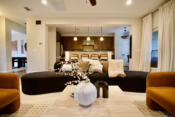 Austin Prime Location w/Jacuzzi & Gym gallery image 4