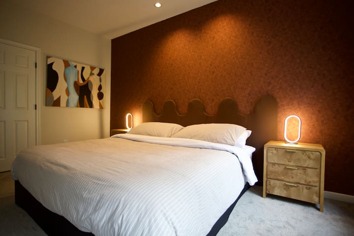 Austin Prime Location w/Jacuzzi & Gym gallery image 5