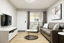 Cozy Retreat | KING 2BD/1BA Duplex Apt in Ev