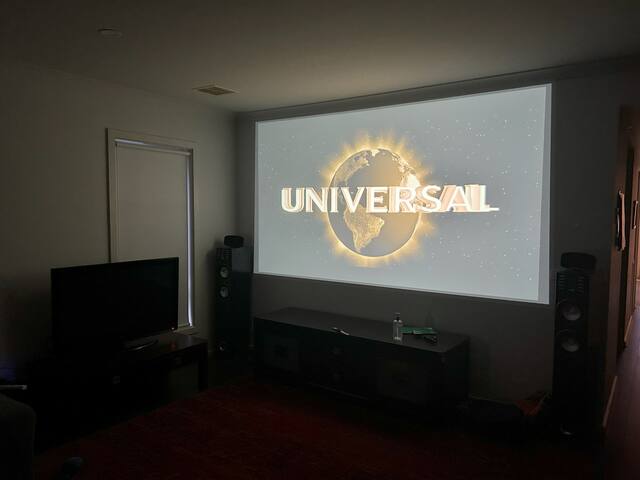 Spacious delight with home theatre gallery image 4