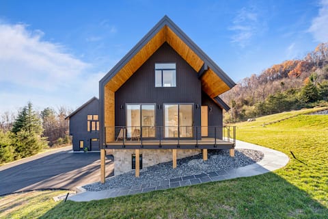 Orso Blu one-of-a-kind VIEWS in Crozet