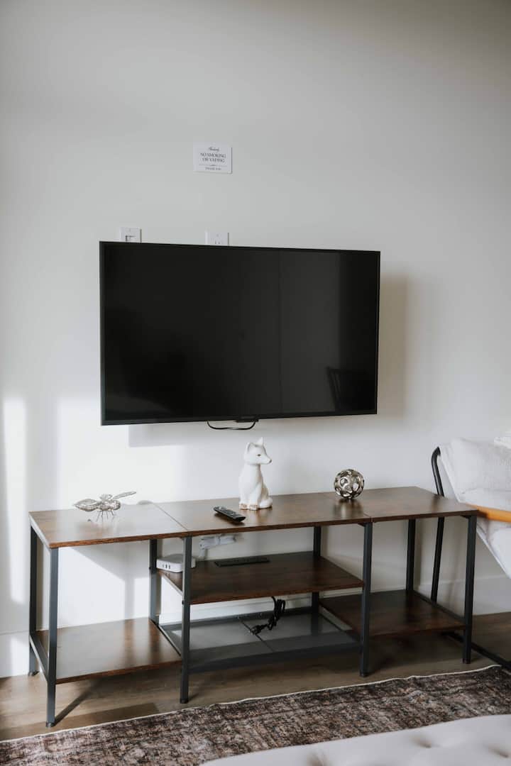 Balcony Bliss: Studio Close To Dtla & Hollywood - Beverly Hills, CA