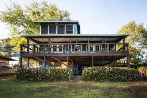 Peaceful Blue Lakehouse Getaway - Jacksonville TX