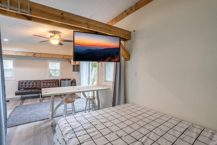 Cama completa con TV inteligente