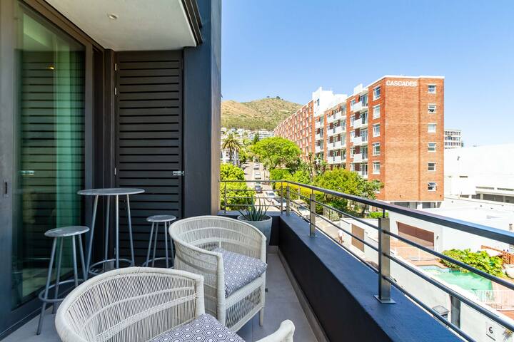 Hideaway by Green Point Stadium gallery image 3