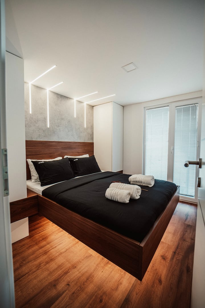Schlafzimmer 1