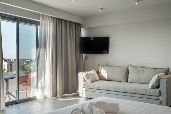 Sky-high Central Penthouse W. Stunning Views - 03 - Chania