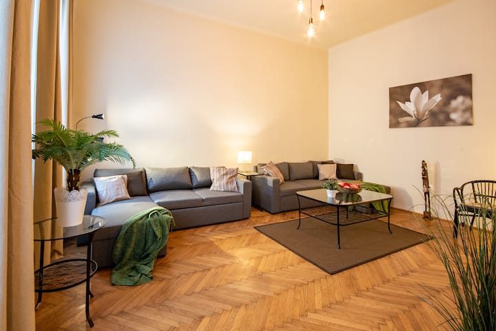 Your H.o.m.e. 2 -On Erzsébet Krt - Budapest