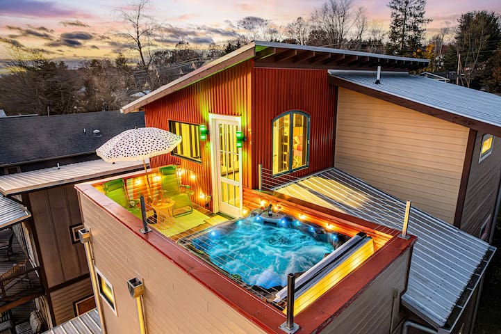 Themed Party Room-Rooftop Hot Tub-Near DWNTN AVL