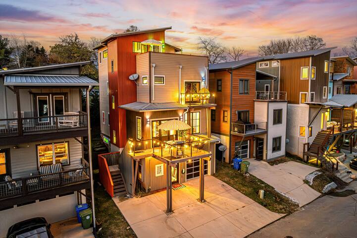 Bachelor/ette Party Room-Rooftop-Hot Tub-AVL 9 min gallery image 4