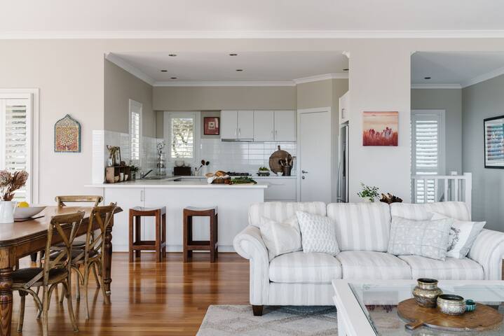 SEAKEEPERS, just minutes to the edge of the sea. gallery image 5