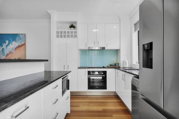 3 Bedroom Beach House gallery image 2