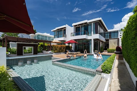 Luxurious Beachfront Pool Villa