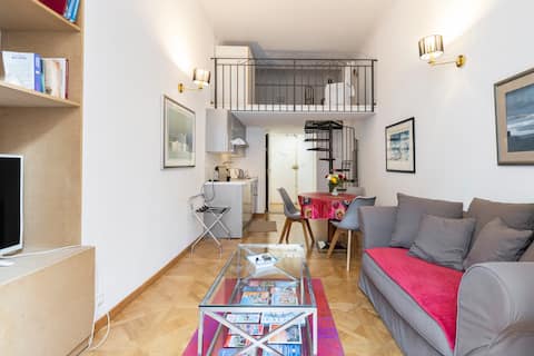 Top Airbnb: Studio with mezzanine located a stone's throw from the sea in Vieux Nice