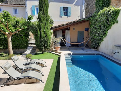 "Chez Cecile" house, swimming pool, close to the center