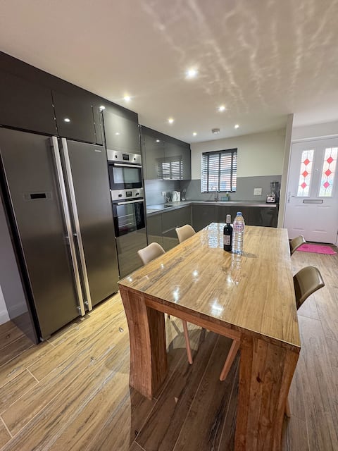 Lux House, Jennett's Park