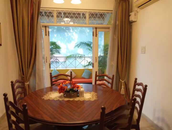Dining area image 1