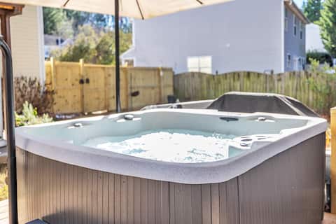 HOT TUB! Playful Oasis at Holly Springs