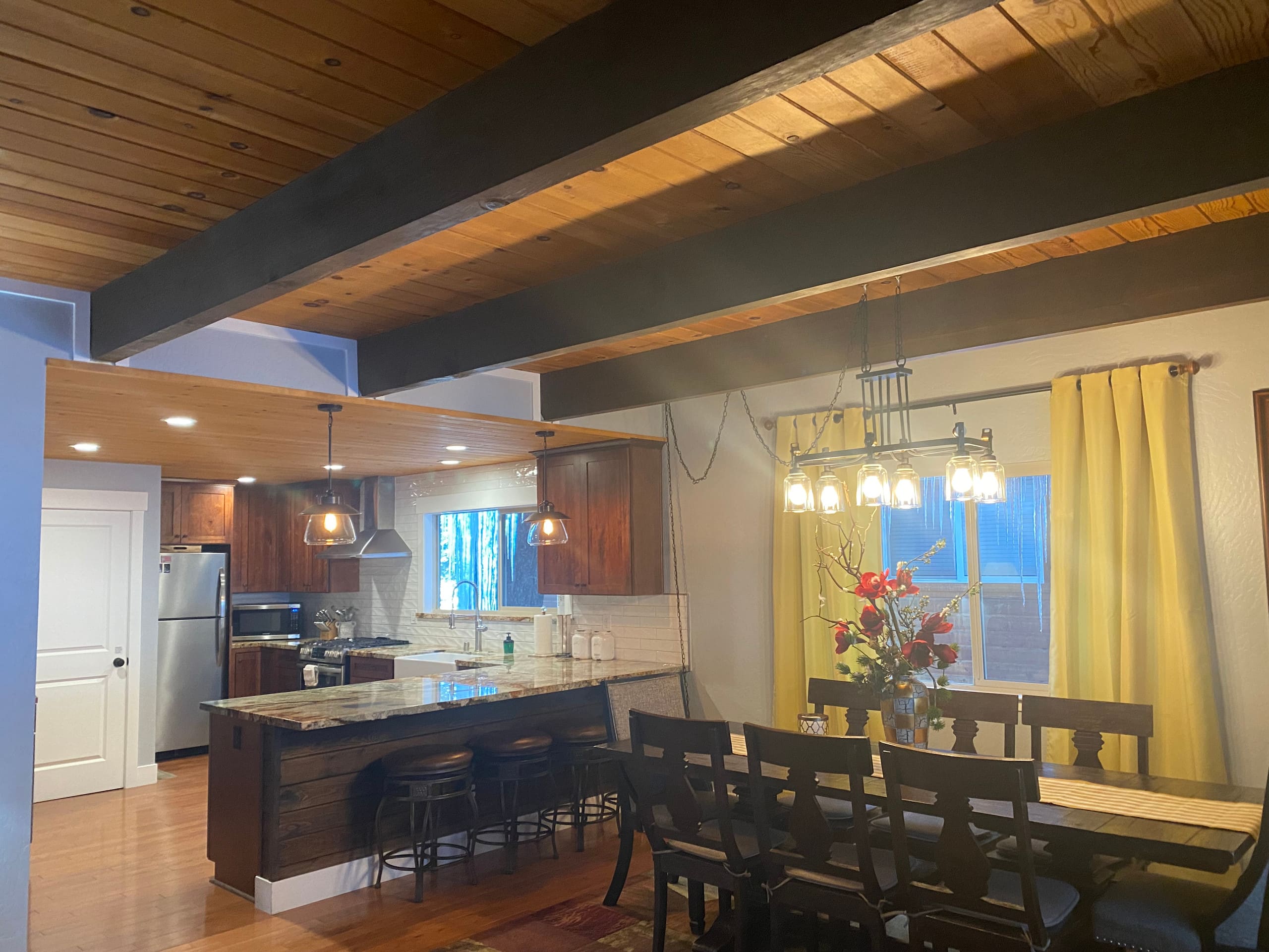 Remodeled 5BR Family Home Near Lake & Heavenly - Photo 2