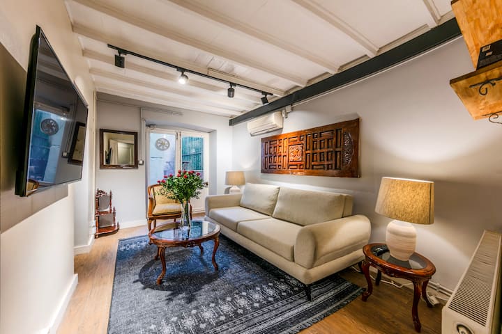 4 Bedroom /2 Bathroom /Full Ac / Perfect Location - 이스탄불