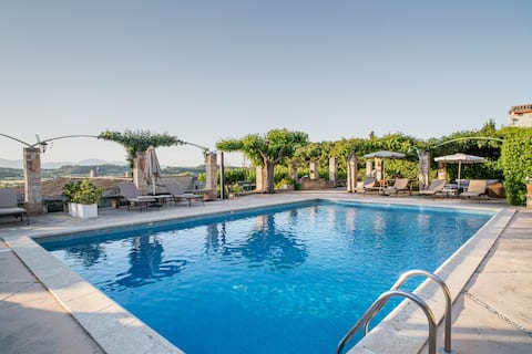 Spacious Rural Apartment with Terrace and Views