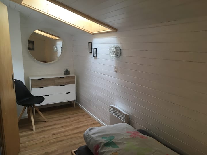 ห้องเดี่ยวขนาดเล็กพร้อมช่องแสง