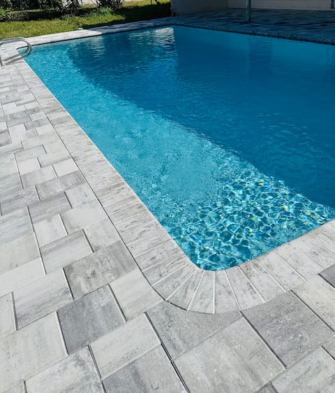House with Pool *recently renovated near the beach