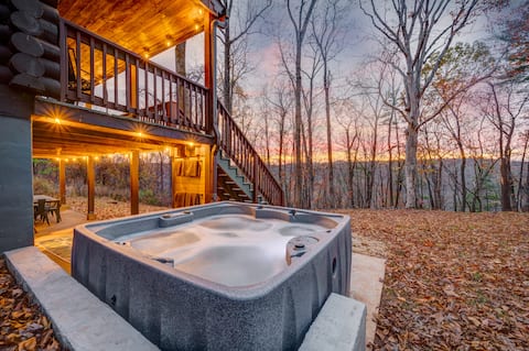 James River Cabin | Riverfront W/ Hot Tub & Views