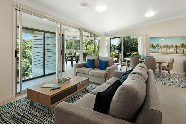 Oasis 11 - Hamilton Island