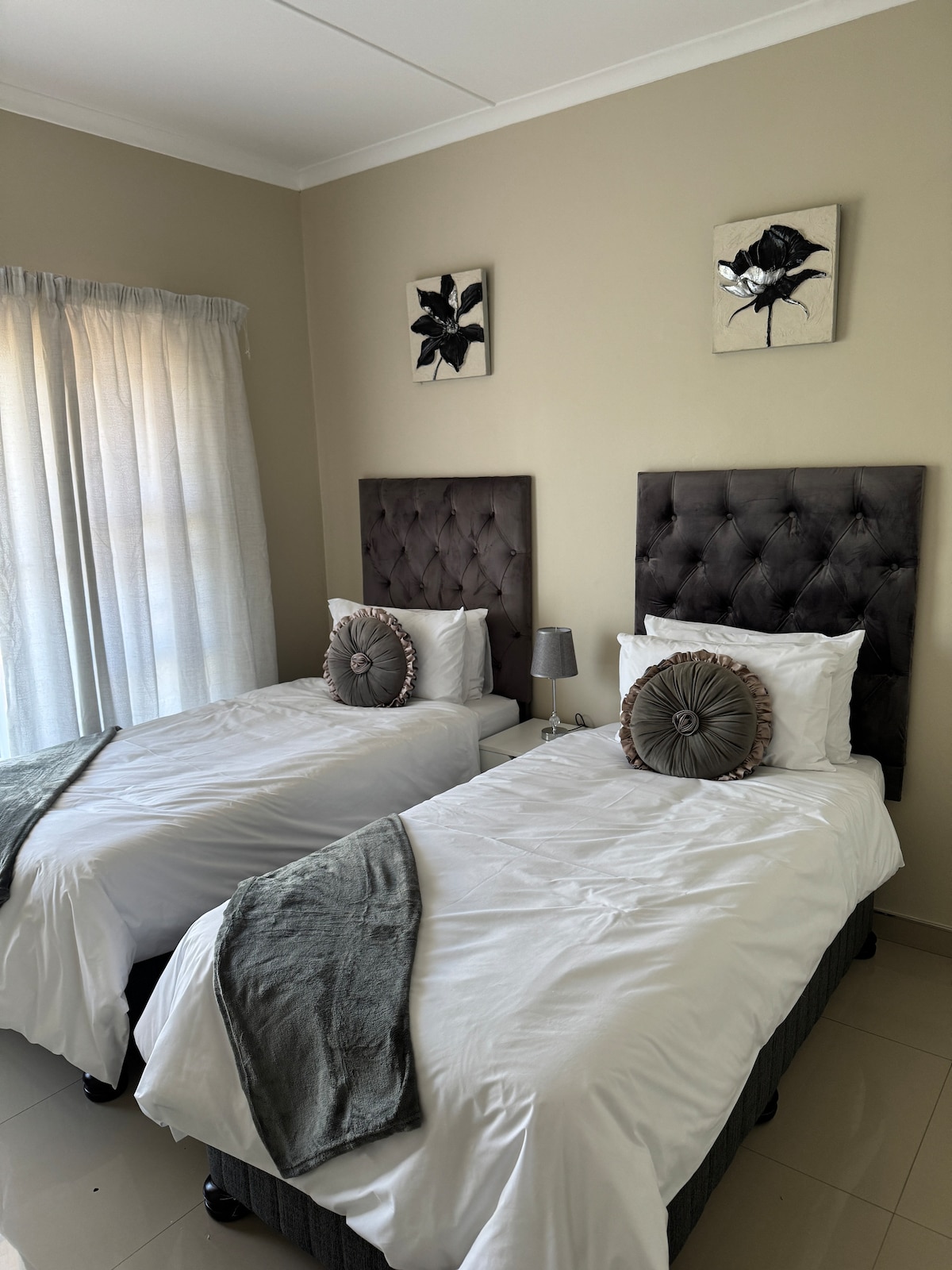 Bedroom 2 – Twin Beds